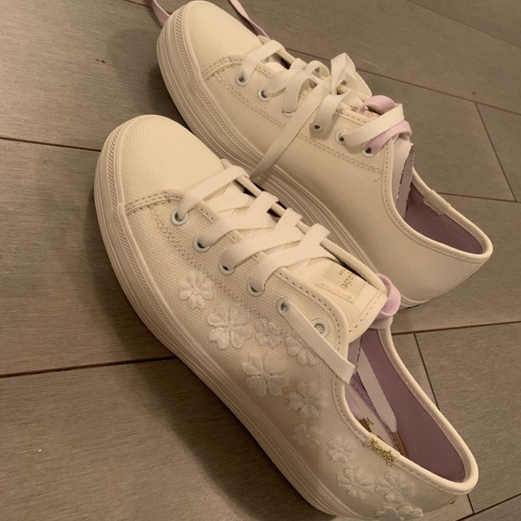 Kate Spade Keds- white flowers - Picture 2 of 2